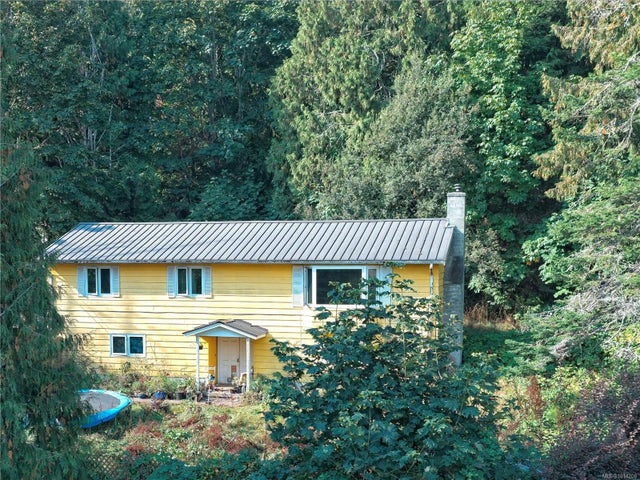 1 of 16 - 190 Grantville St, Salt Spring, BC