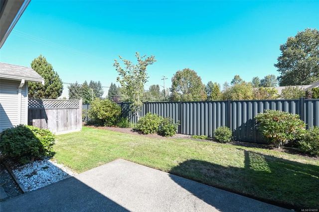 2 of 26 - 1050 8th St 2, Courtenay, BC