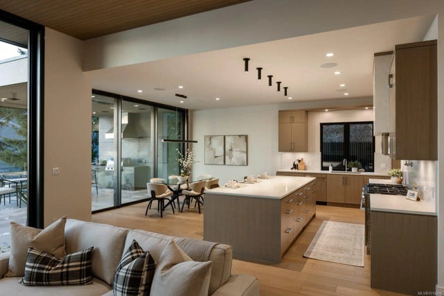 4 of 52 - 418 Lands End Rd, North Saanich, BC