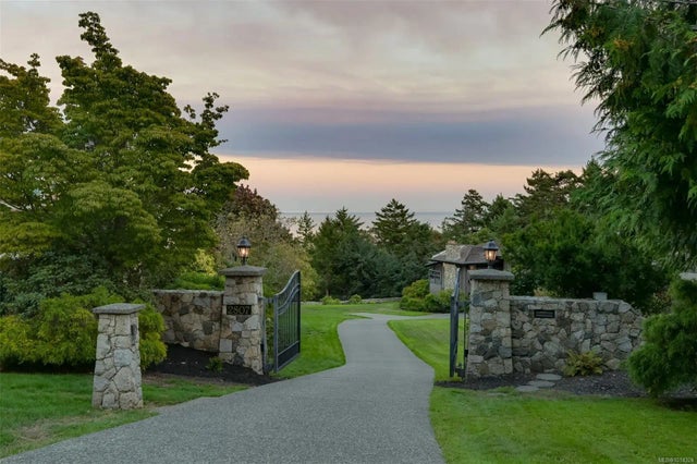 1 of 88 - 2807 Arbutus Rd, Saanich, BC