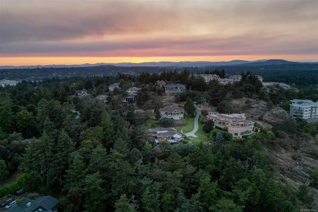 4 of 88 - 2807 Arbutus Rd, Saanich, BC