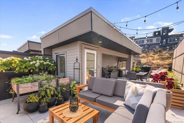 5711 Vanderneuk Rd 102, Nanaimo