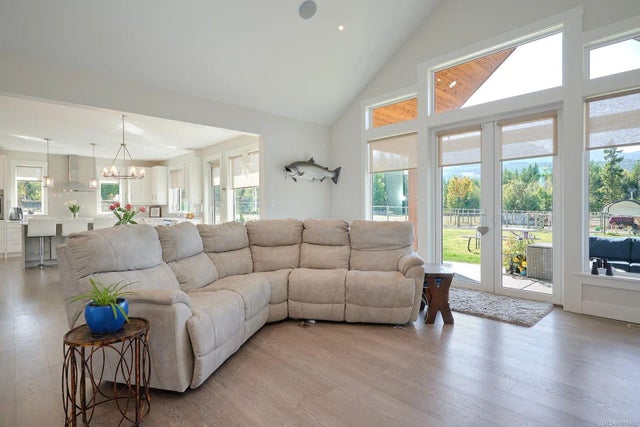 5 of 63 - 1085 Alpine View Pl, Whiskey Creek, BC