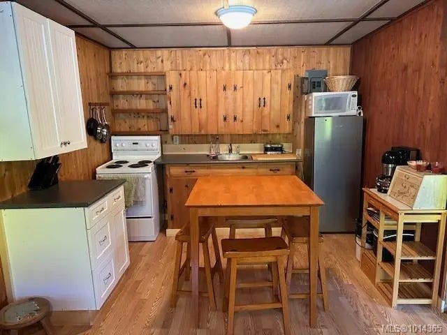 4 of 23 - 8290 Sa-seen-os Rd 3, Youbou, BC