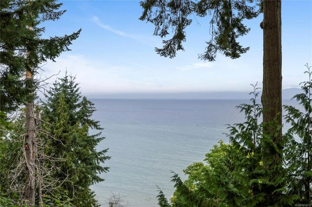 2 of 27 - 5171 Island Hwy W, Qualicum Beach, BC