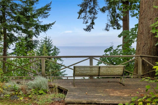 5 of 27 - 5171 Island Hwy W, Qualicum Beach, BC
