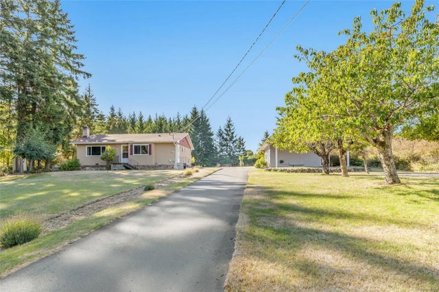 1 of 34 - 2402 Cross Rd, Nanoose Bay, BC