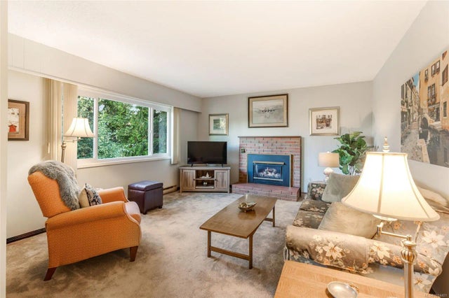 2 of 34 - 2402 Cross Rd, Nanoose Bay, BC