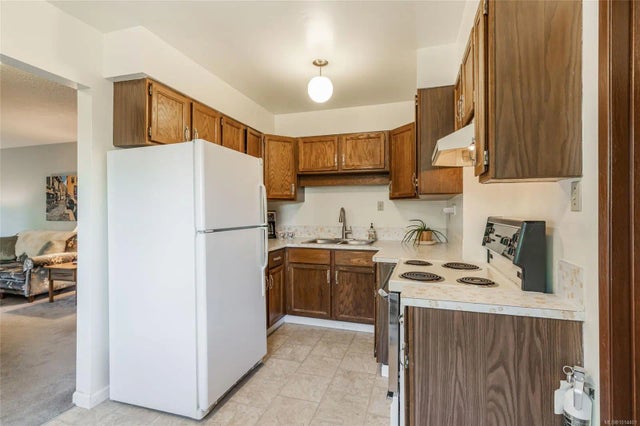 3 of 34 - 2402 Cross Rd, Nanoose Bay, BC