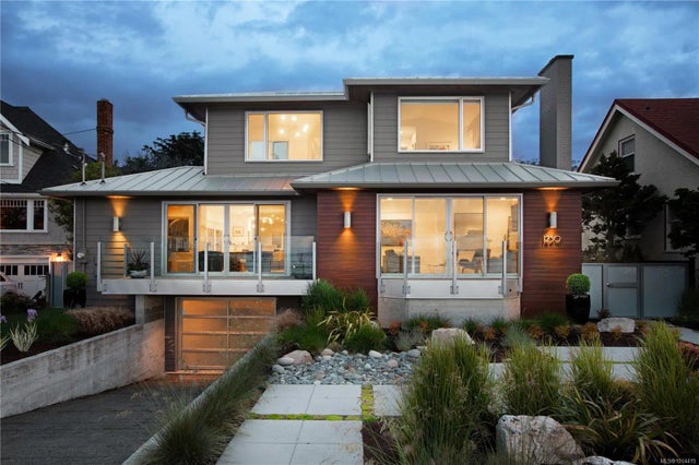 2 of 48 - 1250 Beach Dr, Oak Bay, BC