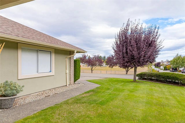 3 of 27 - 800 Primrose St 12, Qualicum Beach, BC