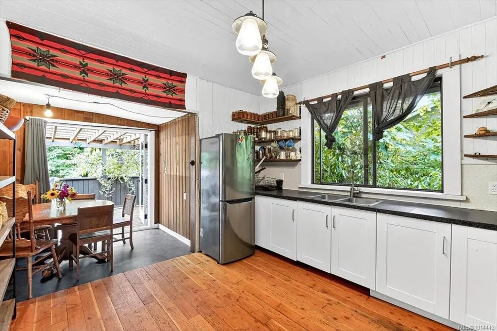 6045 River Rd, Port Alberni