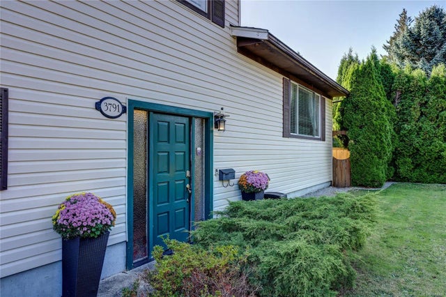 1 of 41 - 3791 Uplands Dr, Nanaimo, BC
