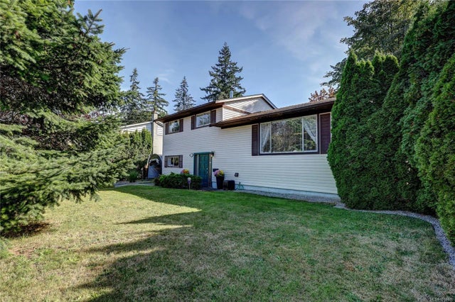 2 of 41 - 3791 Uplands Dr, Nanaimo, BC