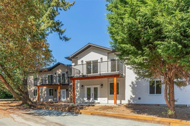 1 of 36 - 751 Begbie St, Nanaimo, BC