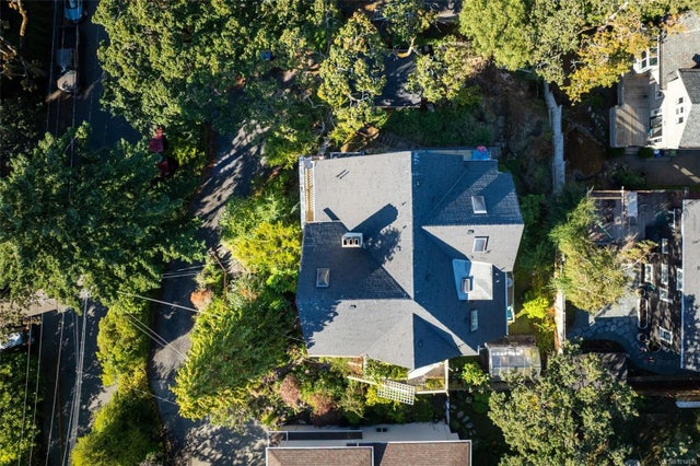 2 of 68 - 1043/1045 Belmont Ave, Victoria, BC