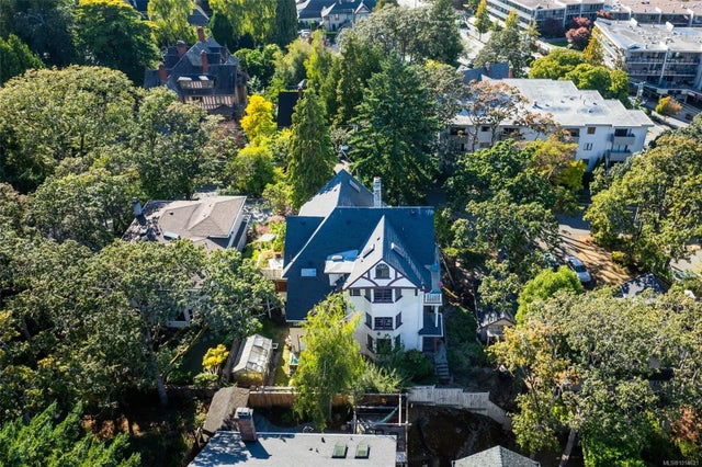 4 of 68 - 1043/1045 Belmont Ave, Victoria, BC