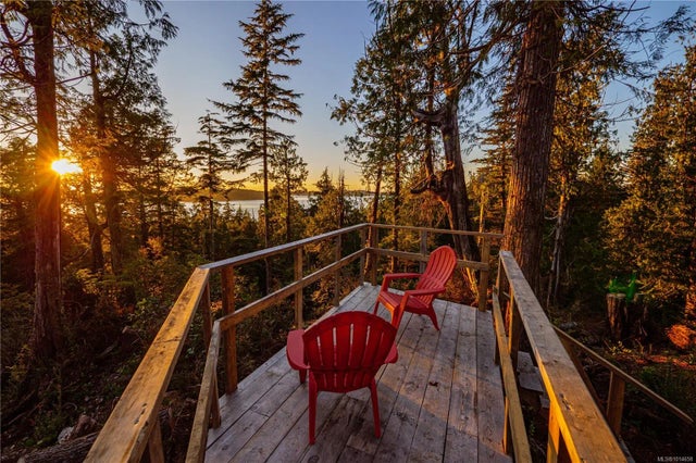 2 of 16 - 340 Tonquin Park Rd, Tofino, BC