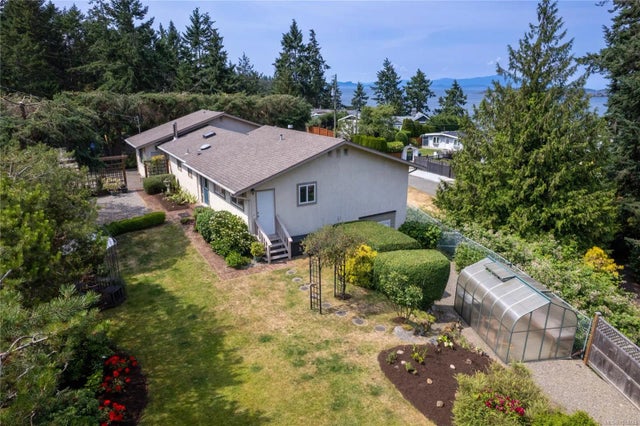 2 of 63 - 3022 Park Pl, Nanoose Bay, BC