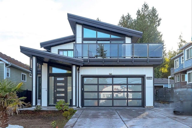 2 of 52 - 2555 Sinclair Rd, Saanich, BC