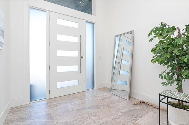 4 of 52 - 2555 Sinclair Rd, Saanich, BC