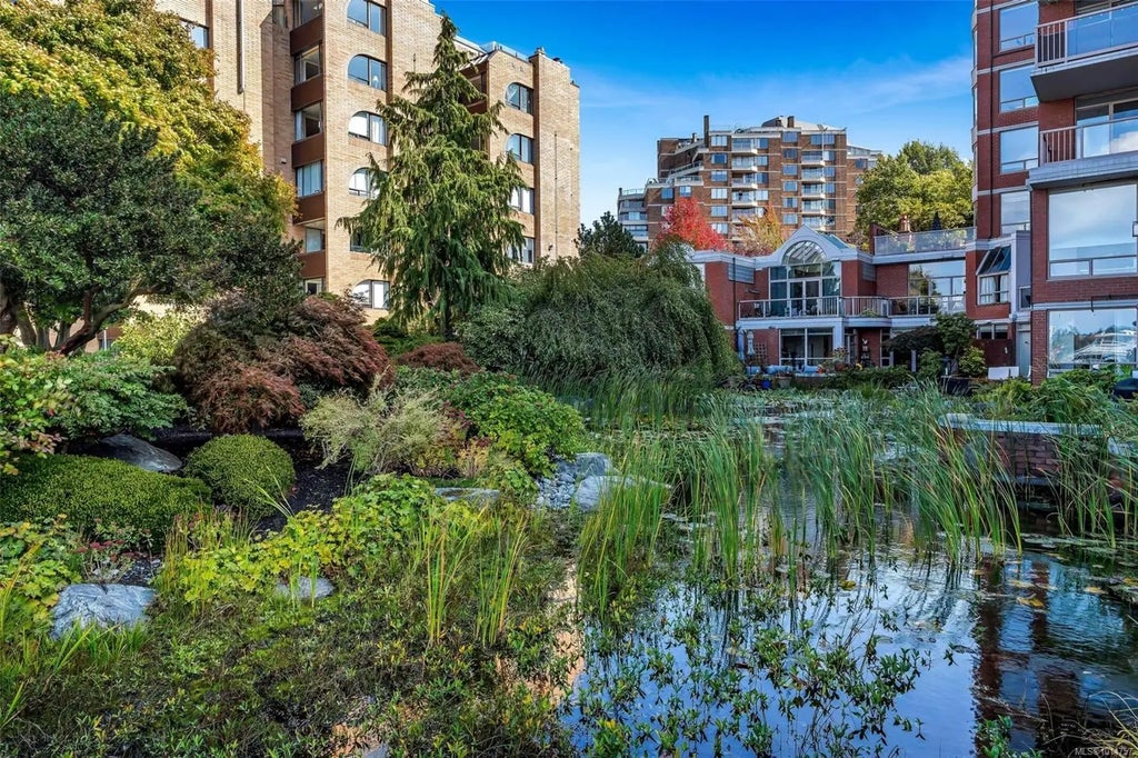 636 Montreal St 105, Victoria