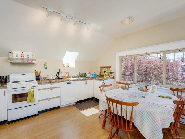 4 of 48 - 355 Richmond Ave, Victoria, BC