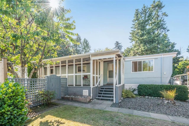 2 of 30 - 575 Arbutus St 16, Qualicum Beach, BC