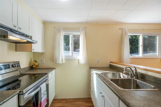 4 of 30 - 575 Arbutus St 16, Qualicum Beach, BC