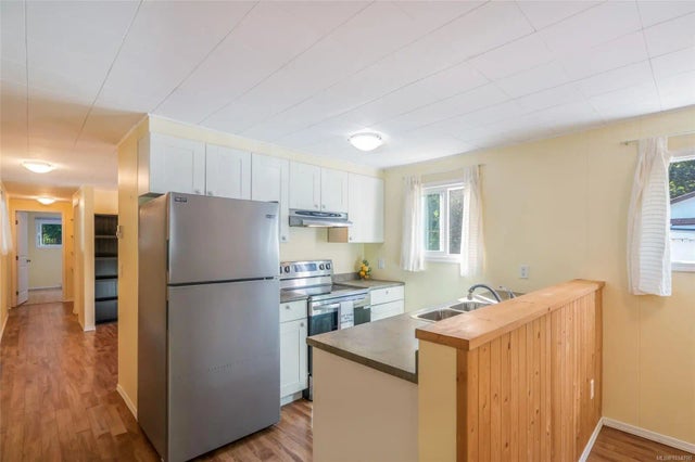 5 of 30 - 575 Arbutus St 16, Qualicum Beach, BC