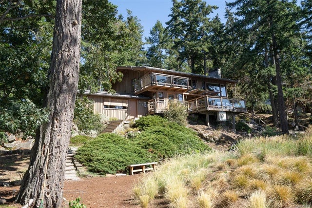 1 of 65 - 124 Margaret Ave, Salt Spring, BC