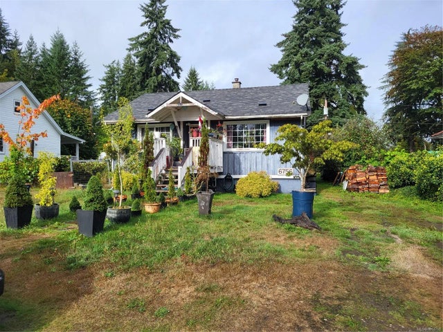 2 of 8 - 6756 Fifth St, Honeymoon Bay, BC