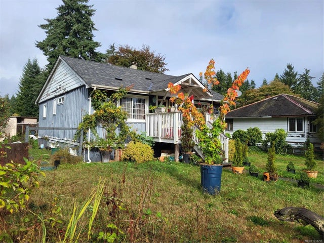 3 of 8 - 6756 Fifth St, Honeymoon Bay, BC