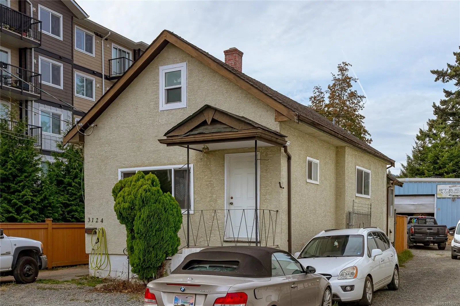 MLS #1014820 for Sale at 3124 Jacklin Rd, in the city of Langford, V9B 3Y6