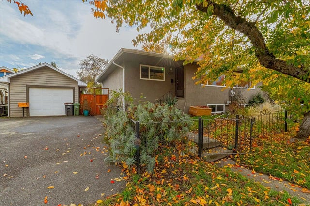 2 of 39 - 1207 Walnut St, Victoria, BC