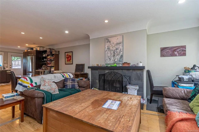 5 of 39 - 1207 Walnut St, Victoria, BC