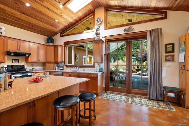 1 of 82 - 1870 Munsie Rd, Shawnigan Lake, BC