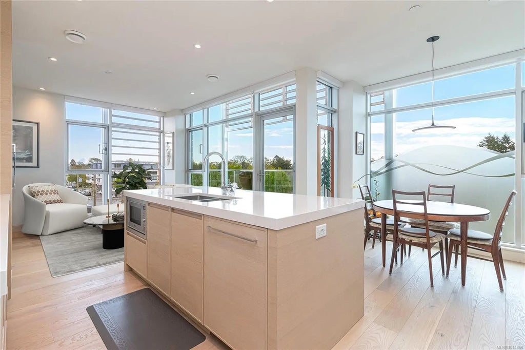 1916 Oak Bay Ave 405, Victoria