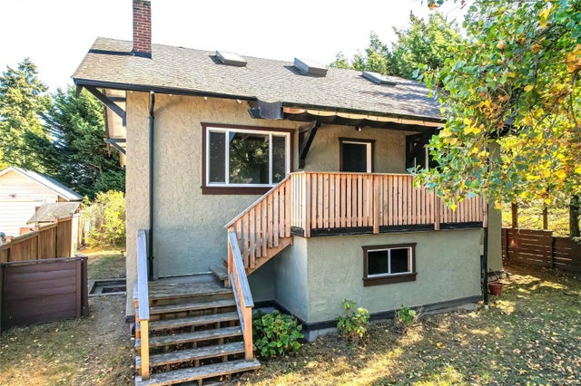 2 of 37 - 2913 Austin Ave, Saanich, BC