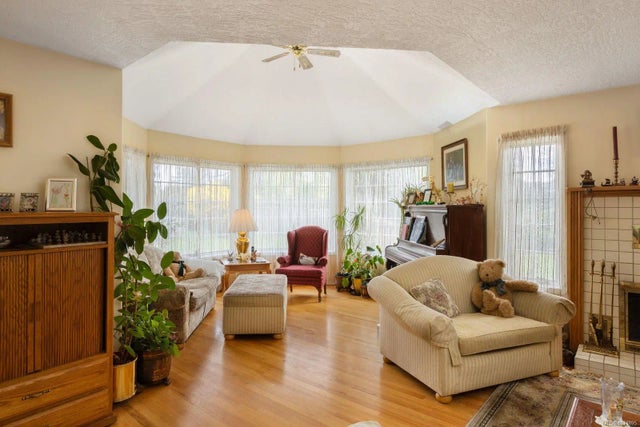 5 of 40 - 2832 Cadboro Bay Rd, Oak Bay, BC