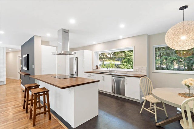 4 of 40 - 3365 Departure Bay Rd, Nanaimo, BC