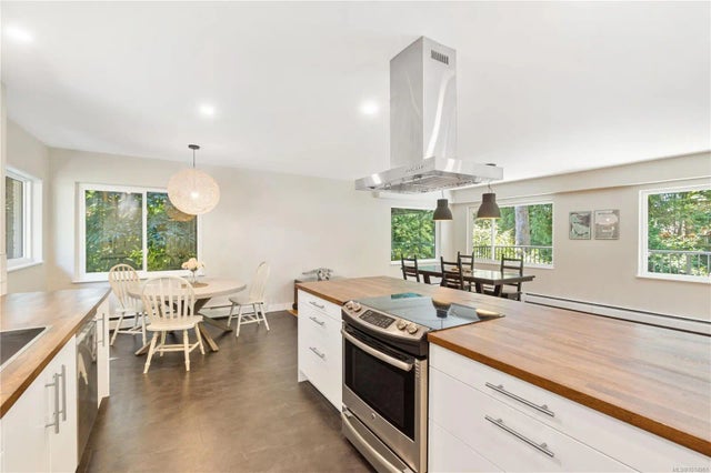 5 of 40 - 3365 Departure Bay Rd, Nanaimo, BC