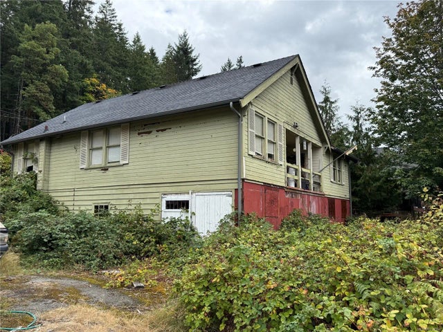1 of 14 - 10667 Cedar Dr, Youbou, BC