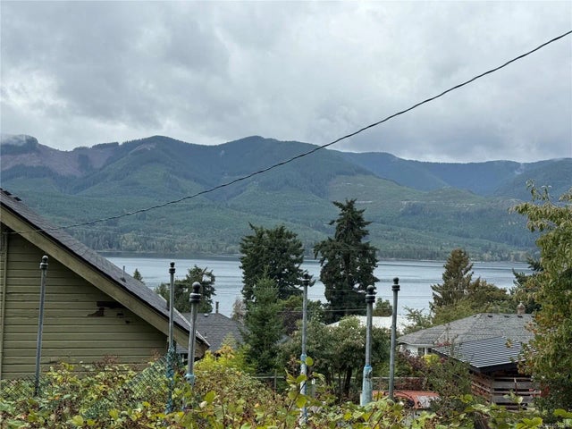3 of 14 - 10667 Cedar Dr, Youbou, BC