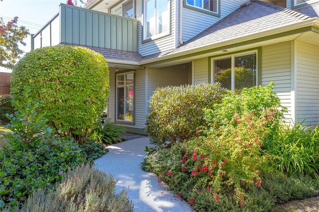 1 of 52 - 340 Young St 3, Parksville, BC