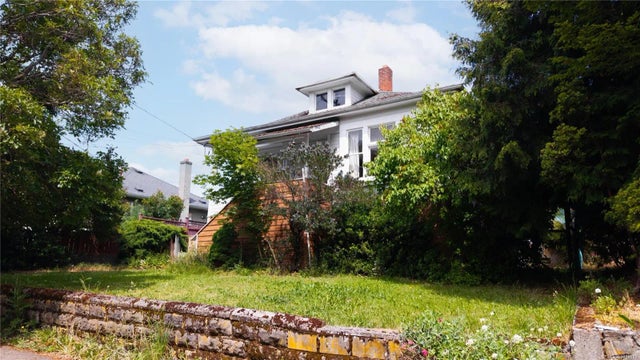 5 of 35 - 2639 Prior St, Victoria, BC