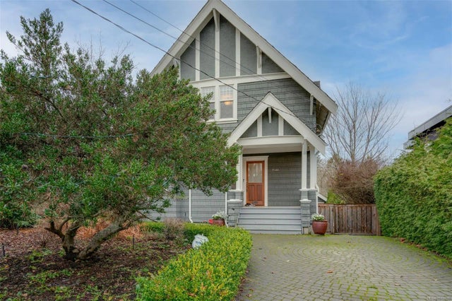 2 of 58 - 1546 Monterey Ave, Oak Bay, BC