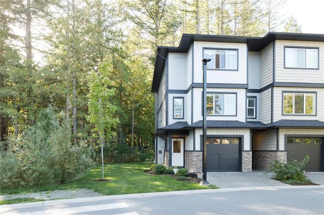 1 of 33 - 600 Ninth St 102, Nanaimo, BC