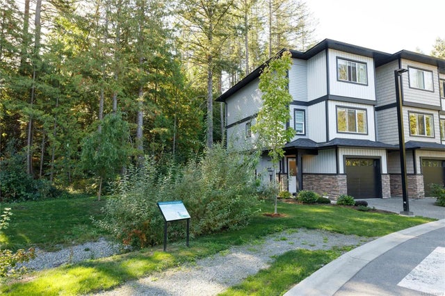 2 of 33 - 600 Ninth St 102, Nanaimo, BC