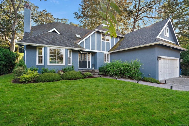 2 of 56 - 2023 Runnymede Ave, Oak Bay, BC